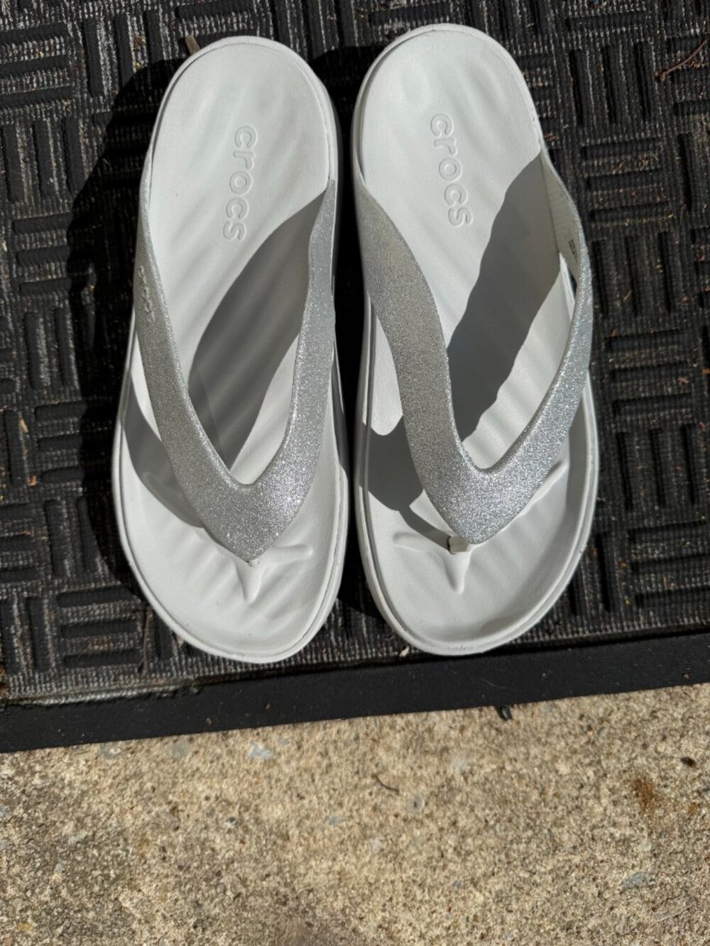 Crocs Women's Getaway Glitter Flip Flop Sandals Women's 6 Silver Grey Sparkle